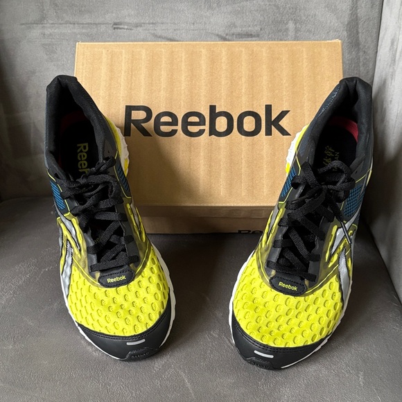 Reebok Women’s Neon Yellow and Black Athletic Shoes size 8 - Picture 1 of 5